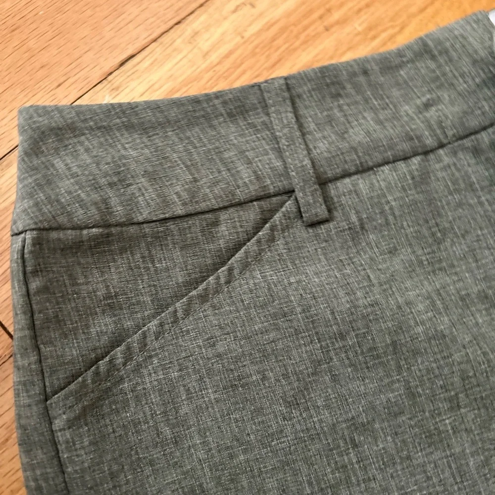 Pew-owned Women’s dress pants. Size 1 - Picture 5 of 6